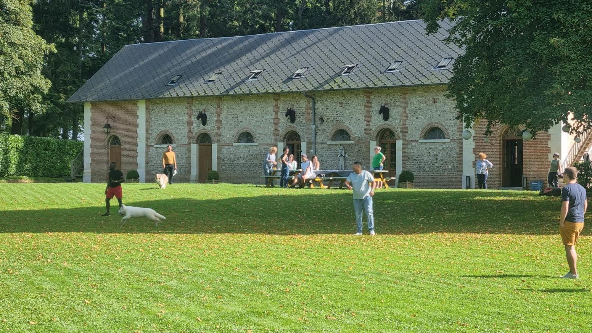 Les Ecuries Du Chateau De Brumare Brestot Экстерьер фото